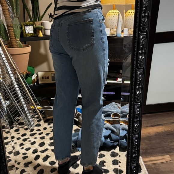 High Rise Mom Jean - Picture 4 of 7